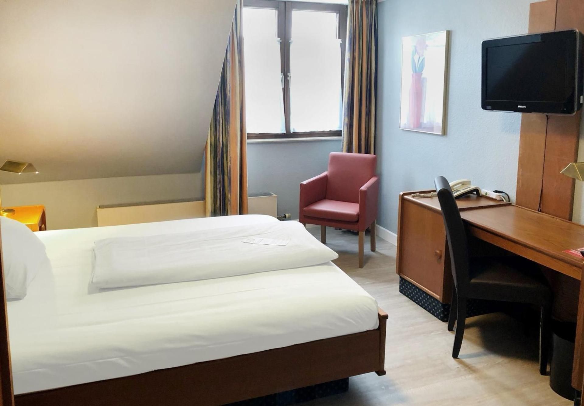 1 Queen Standard Garden View