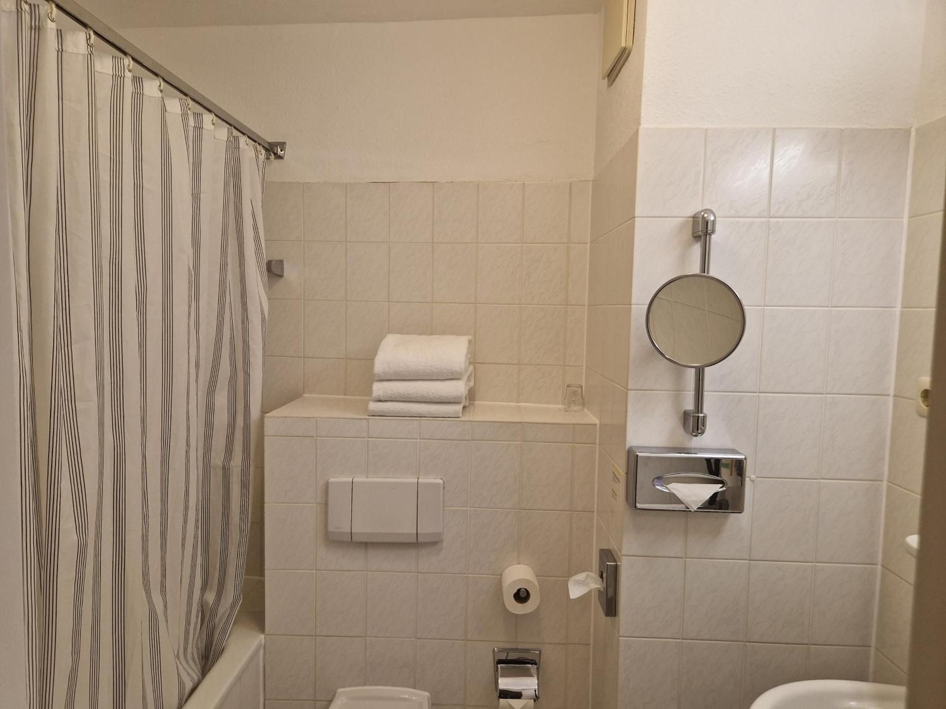 1 King Premium Garden View