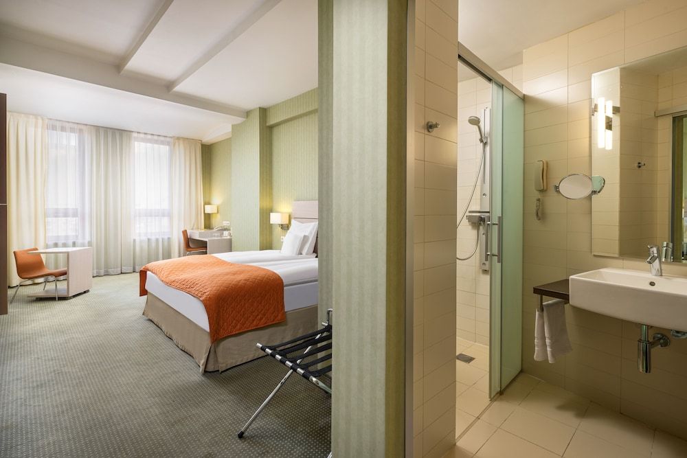 Golden Tulip Ana Tower Sibiu Standard Room, 1 King Bed 3