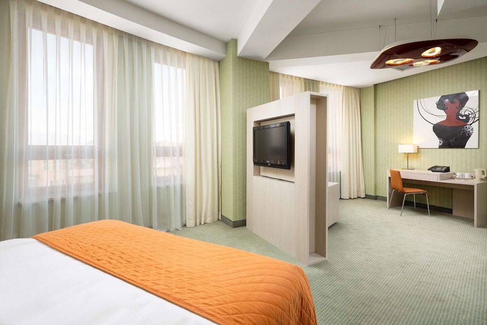 Golden Tulip Ana Tower Sibiu Executive Room, 1 King Bed 2