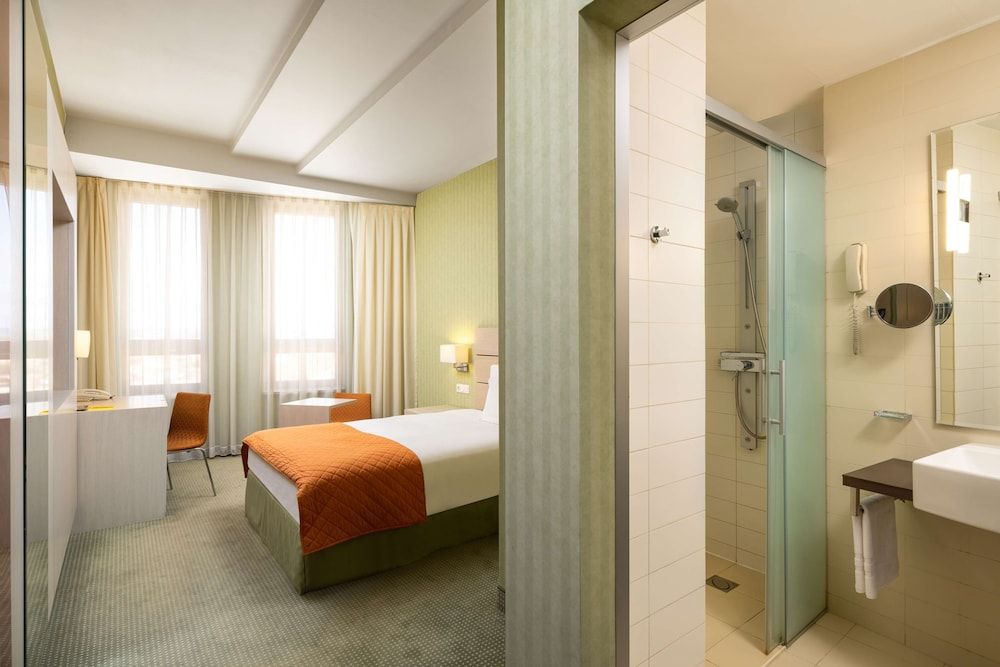 Golden Tulip Ana Tower Sibiu Standard Room, 1 Queen Bed 3