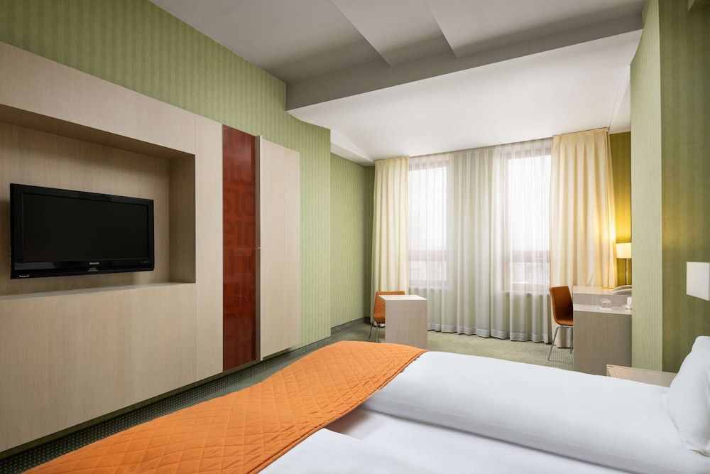 Golden Tulip Ana Tower Sibiu Standard Room, 1 King Bed 2
