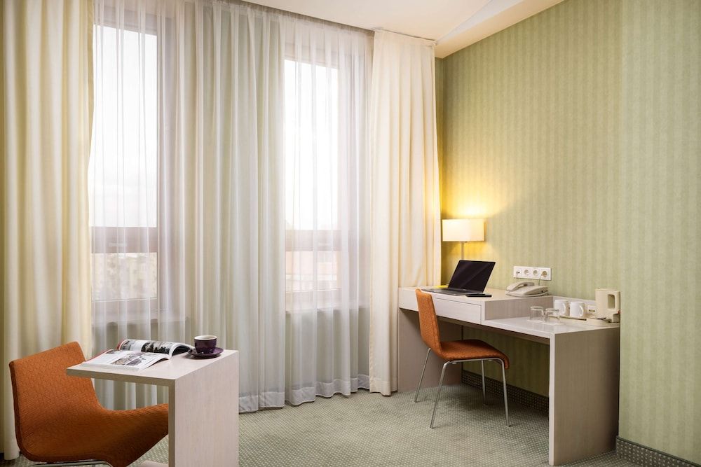 Golden Tulip Ana Tower Sibiu Standard Room, 1 King Bed 6