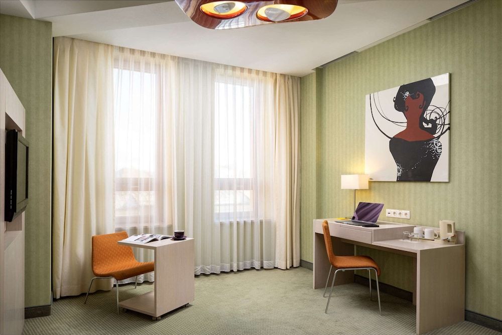 Golden Tulip Ana Tower Sibiu Executive Room, 1 King Bed 4