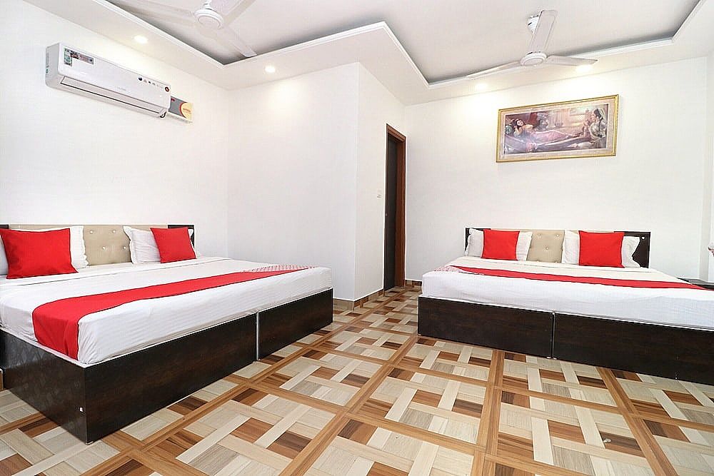 G Glossy Deluxe Quadruple Room