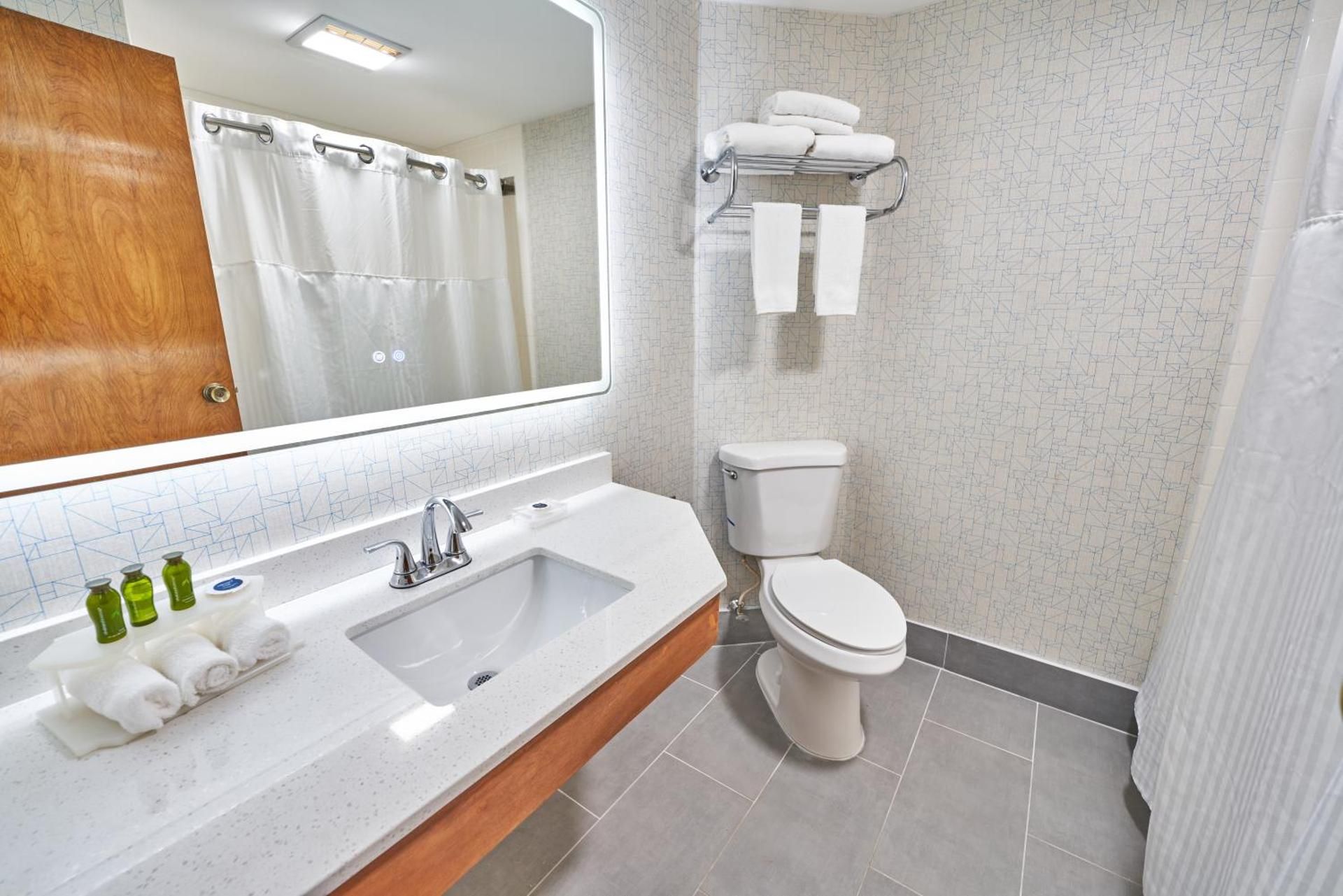 Seaport Resort & Marina King Room - Non-Smoking 3