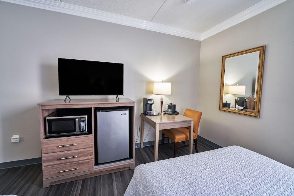 Seaport Resort & Marina Standard Room, 1 King Bed, Non Smoking 5