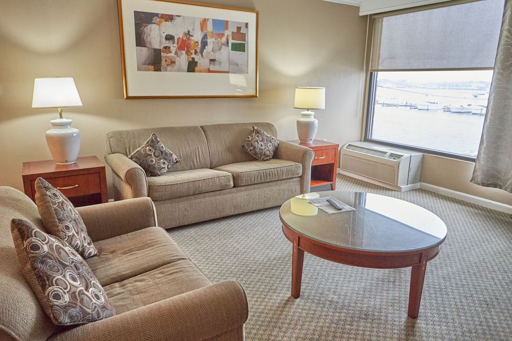 Seaport Resort & Marina Deluxe Suite 6