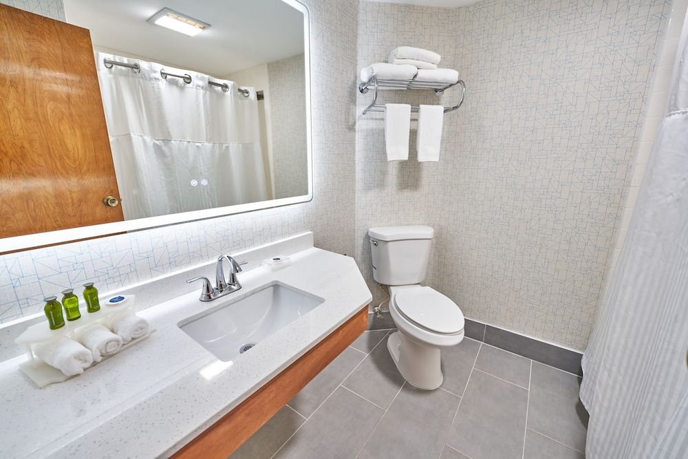 Seaport Resort & Marina Standard Room, 1 King Bed, Non Smoking 3