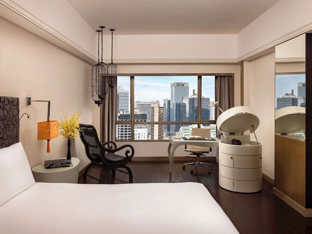Luxury Room, 1 King Bed, Club Lounge Access, City View