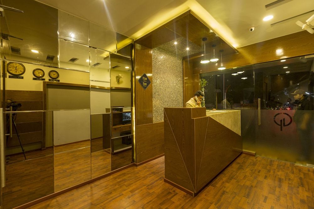 undefined Grand Plaza Suites 2