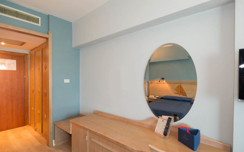 Grand Hotel Continental Economy Double Room 4