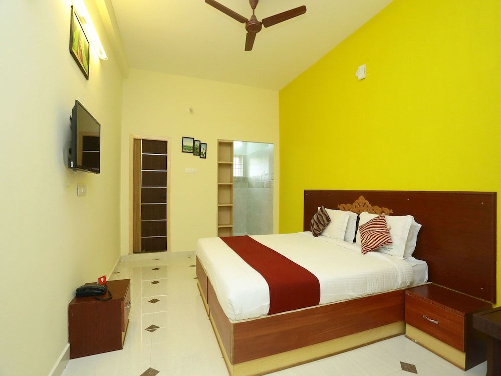 OYO 13087 Subam Hill Resort Suite, 1 King Bed 2