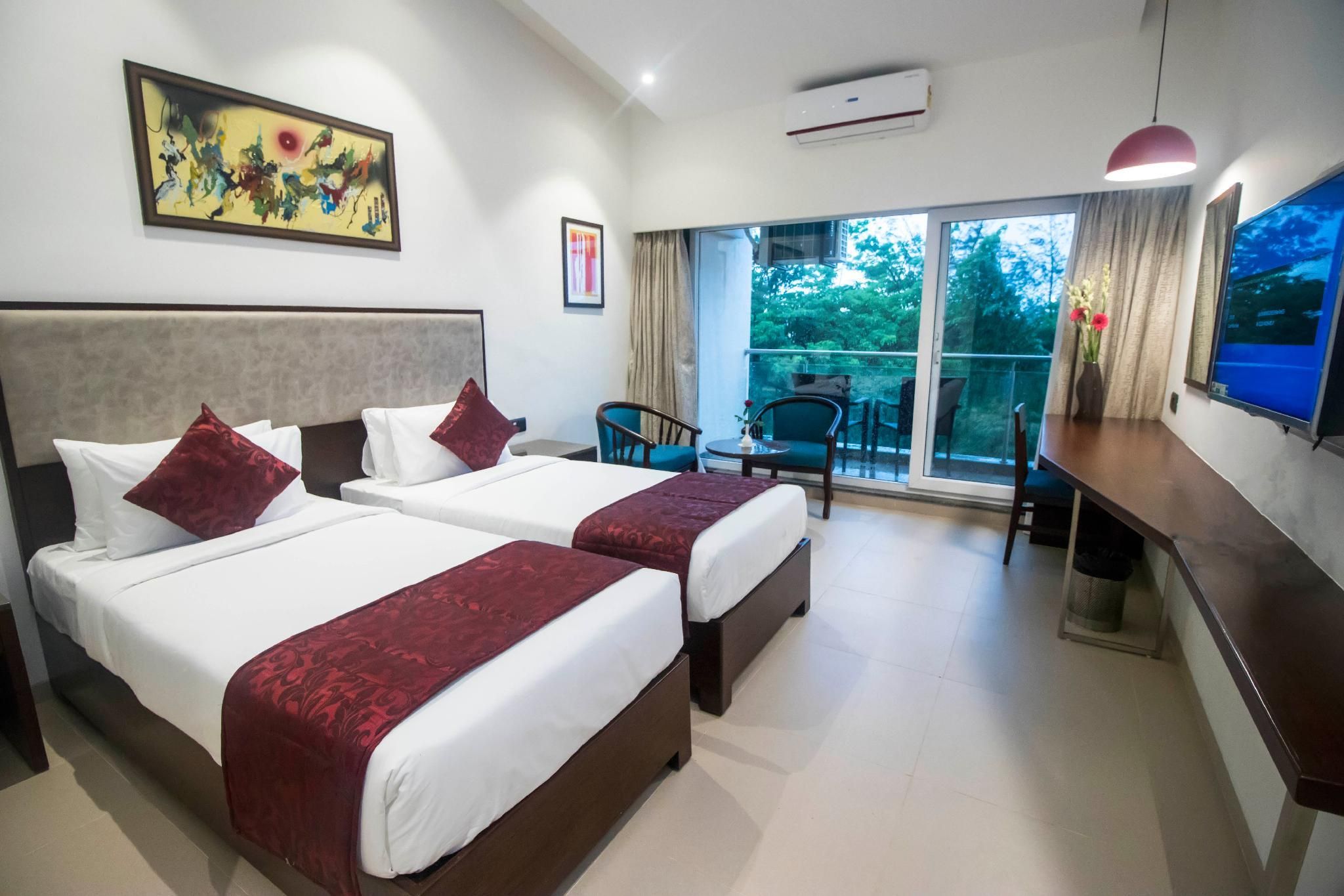 7 Apple Hotel Lonavala Garden View Twin Room 4