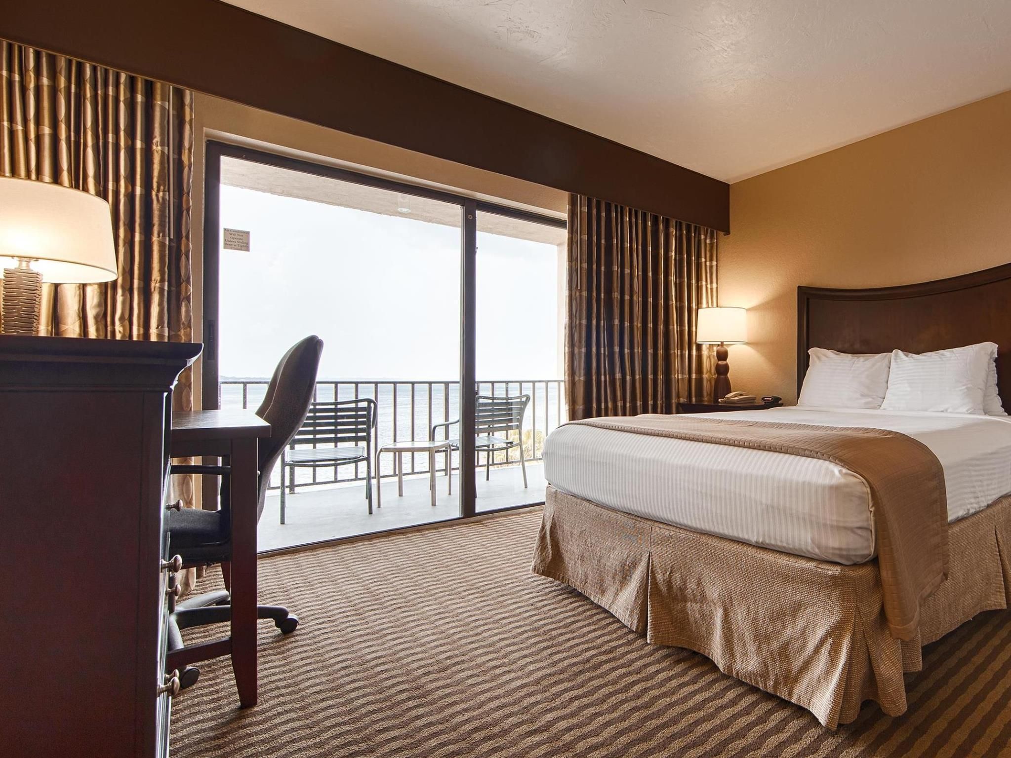 1 King Bed, Non-Smoking, Standard River View, High Speed Internet Access, Private Balcony, Full Brea