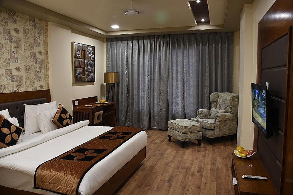 Lake Vinora Queen Room 2