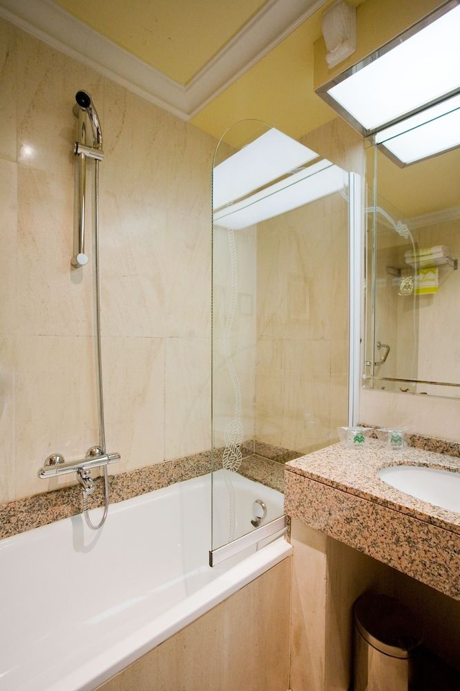 Hotel María Luisa Double Room 18