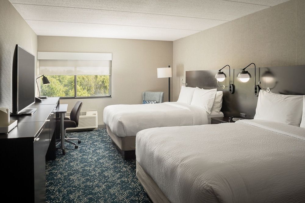 Room, 2 Double Beds, Non Smoking (Mobility Accessible, Roll-In Shower)