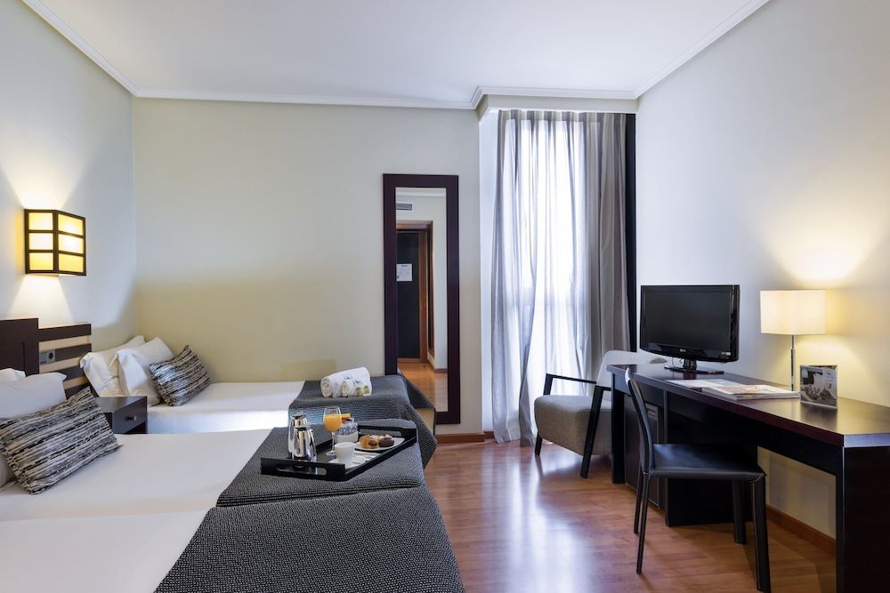 EXE Auriense Triple Room (2 Adults and 1 Child) 5