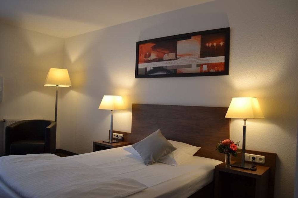 Standard Room, 1 Queen Bed