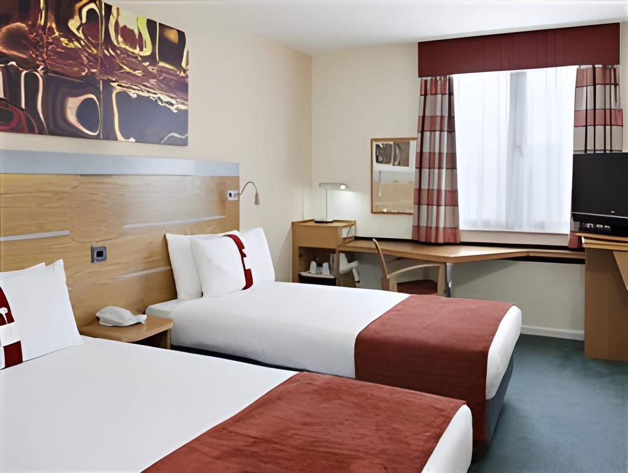 2 Single Standard with Free Hot Breakfast