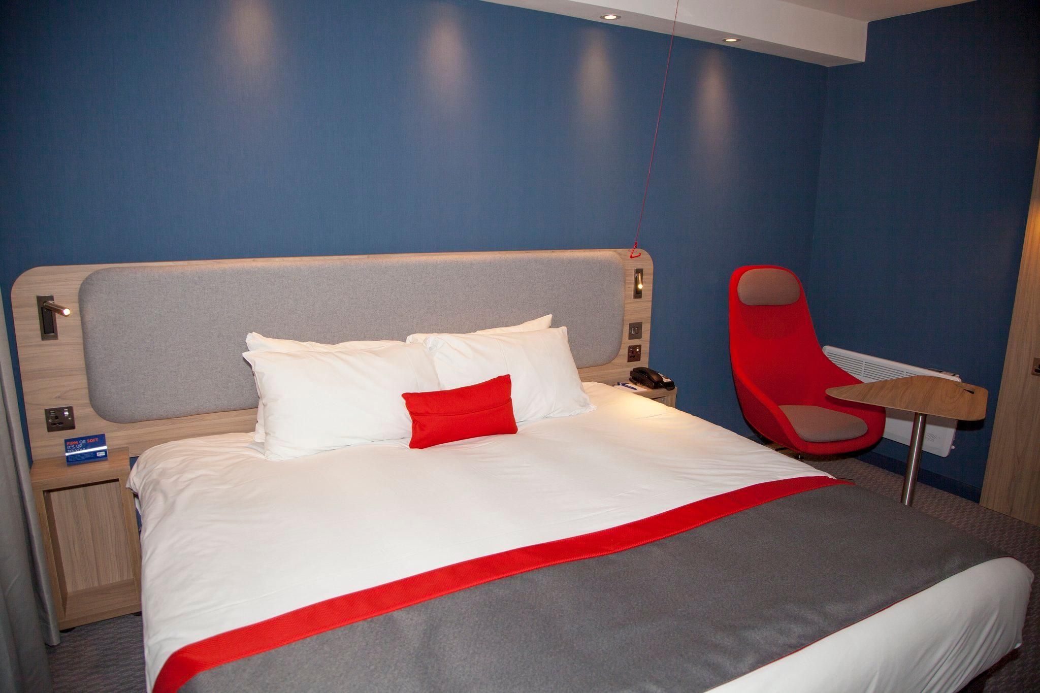 Holiday Inn Express Cardiff Bay By IHG 2 Single Standard Accessible with Free Hot Breakfast 2