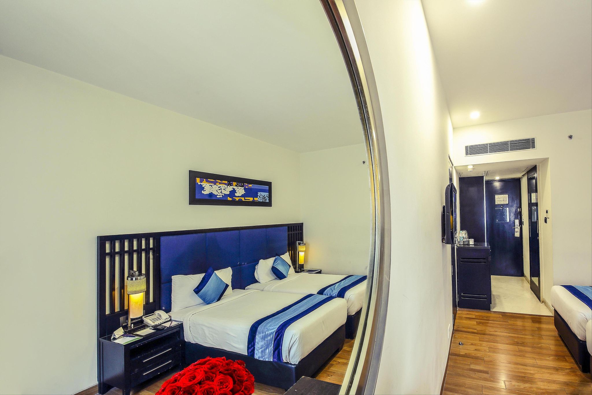 Ebony Boutique Hotel Deluxe Room 8