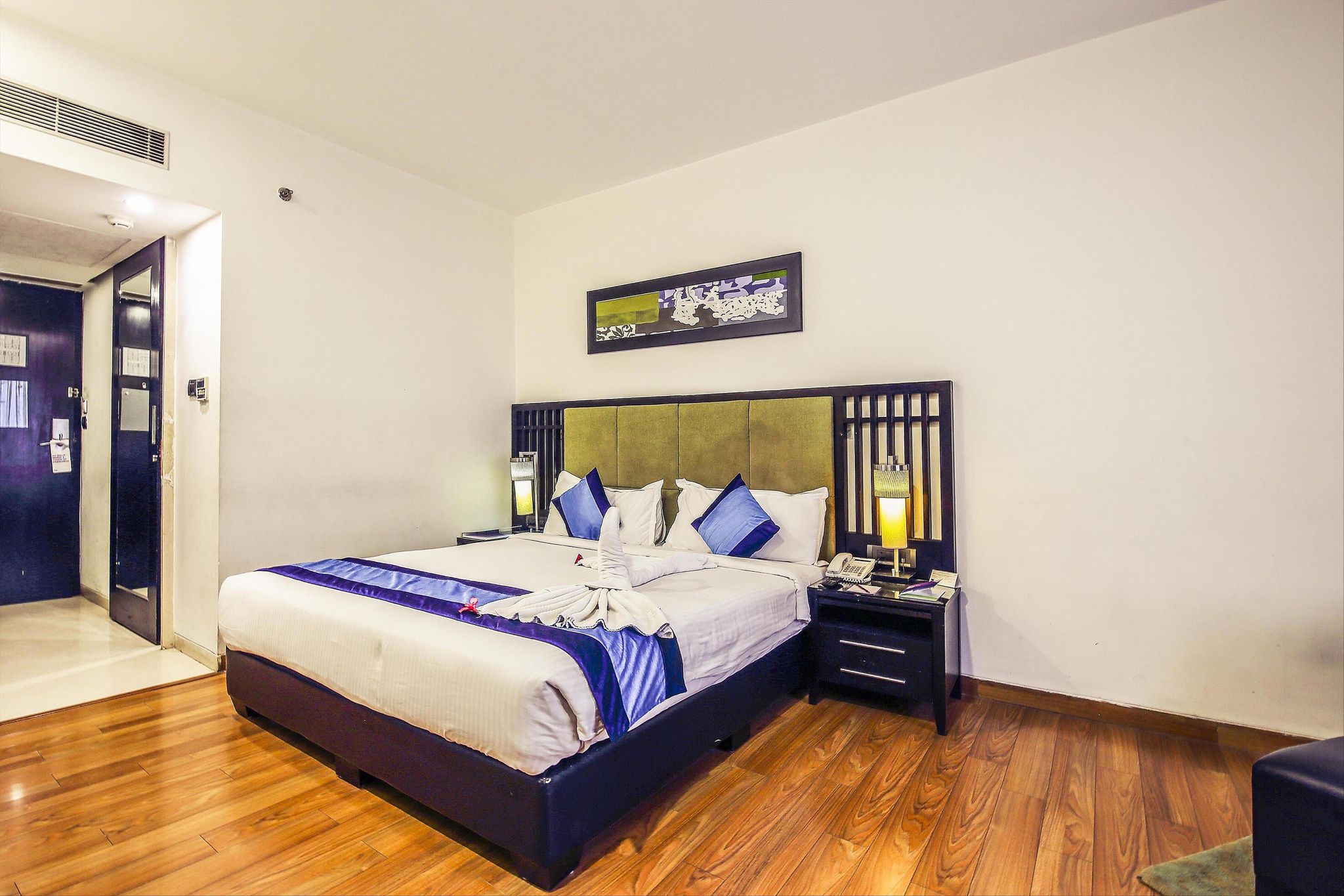 Ebony Boutique Hotel Deluxe Room 5