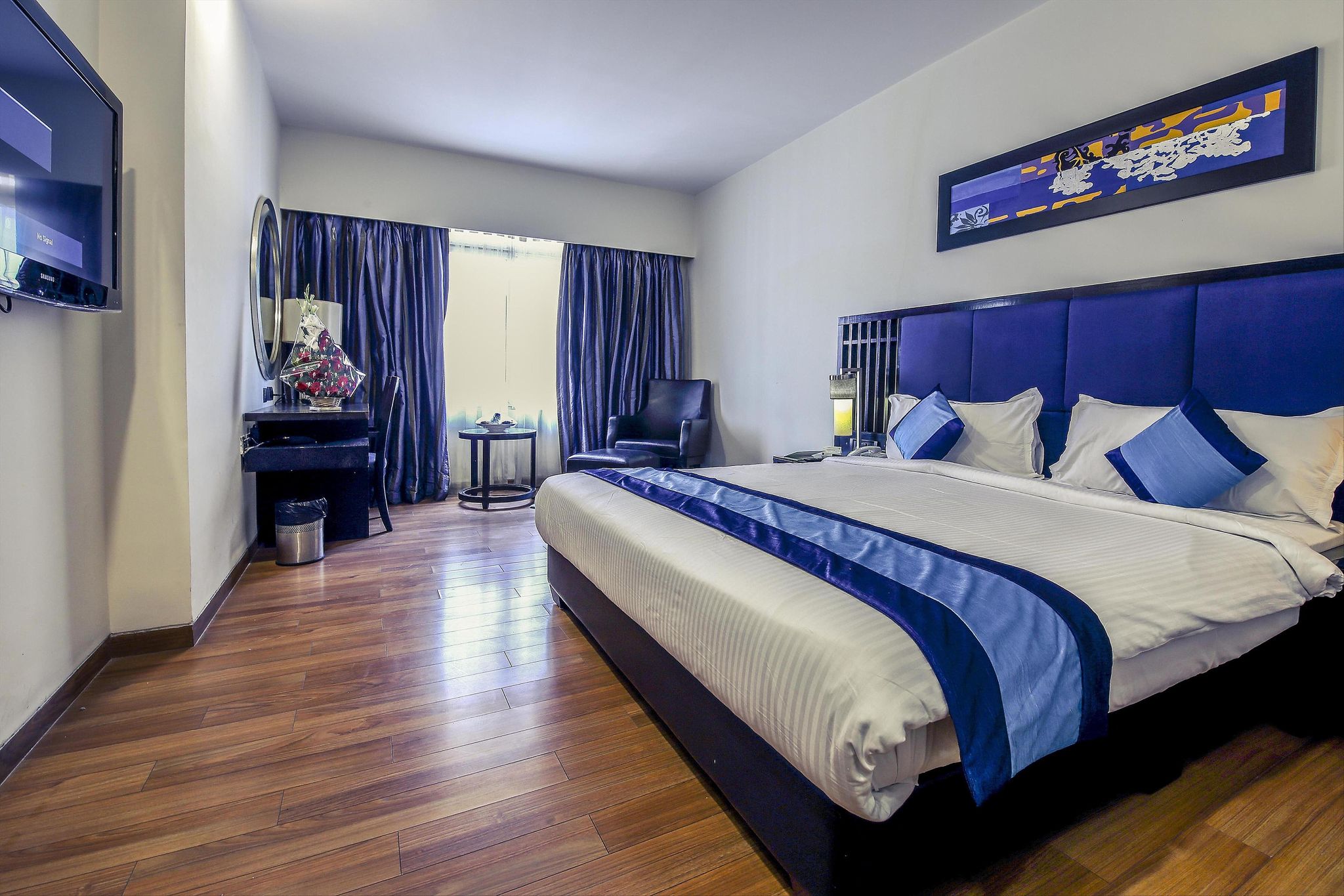 Ebony Boutique Hotel Deluxe Room 6
