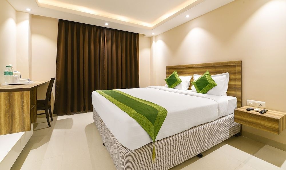 Treebo Iffco Chowk Deluxe Double Room 4