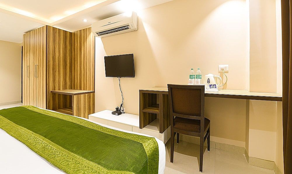 Treebo Iffco Chowk Deluxe Double Room 13