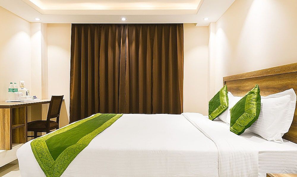 Treebo Iffco Chowk Deluxe Double Room 6