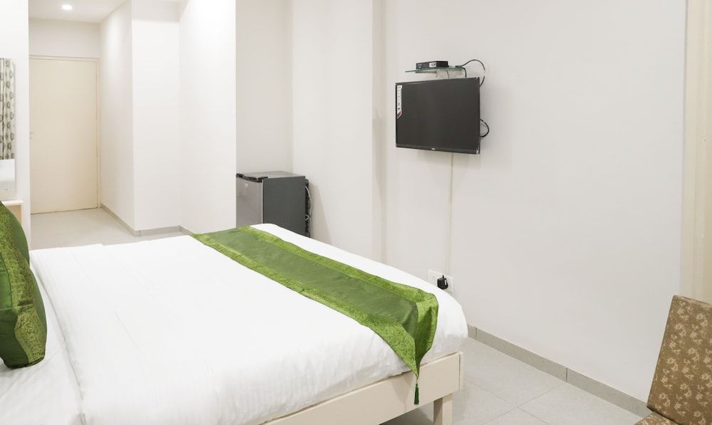 Itsy Hotels Kamron Oak 2