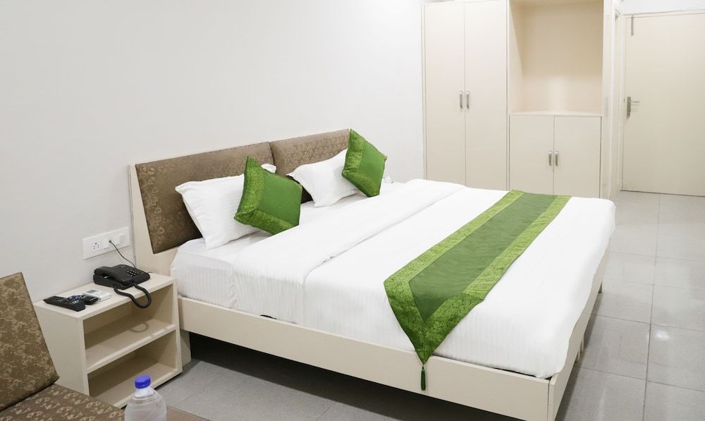 Itsy Hotels Kamron Oak