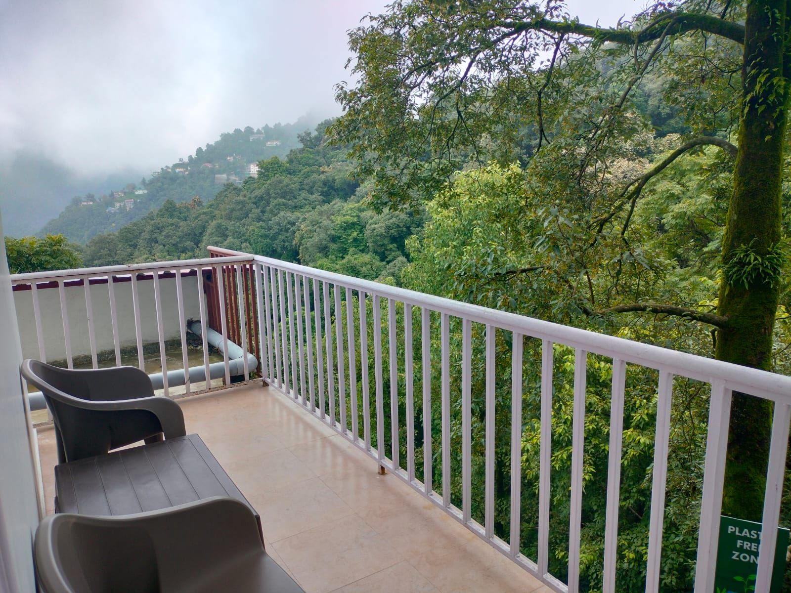 The Mountain Quail Hotel & Resort Jungle Room with Balcony ( Jungle View ) 5