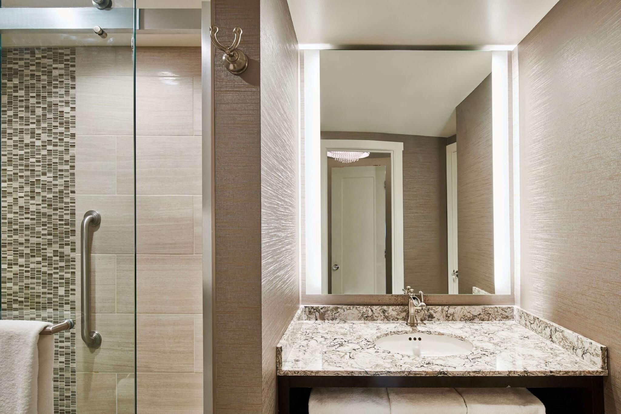 1 King/1 Full 2 Bedroom Suite