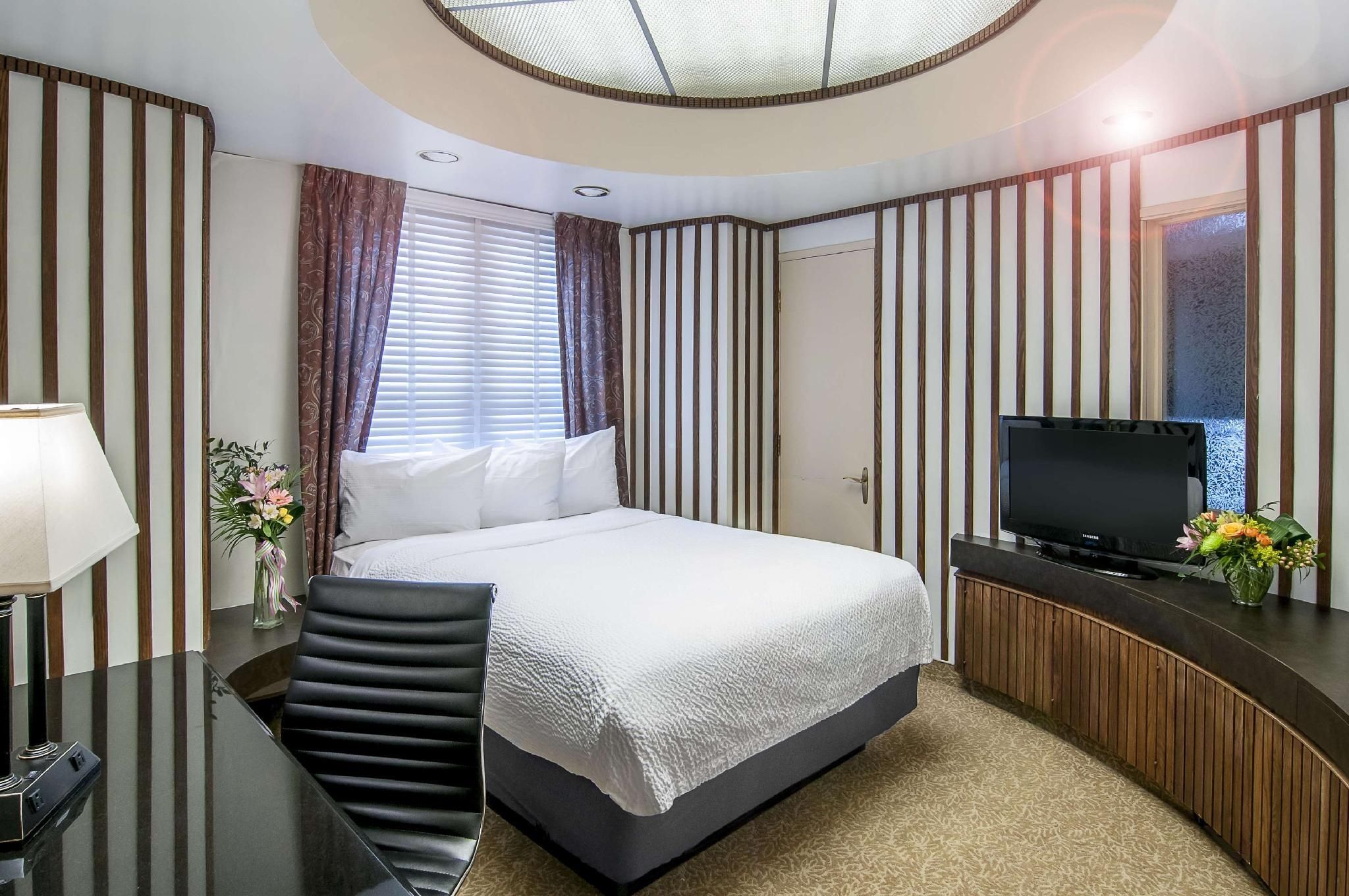 1 King/1 Full 2 Bedroom Suite