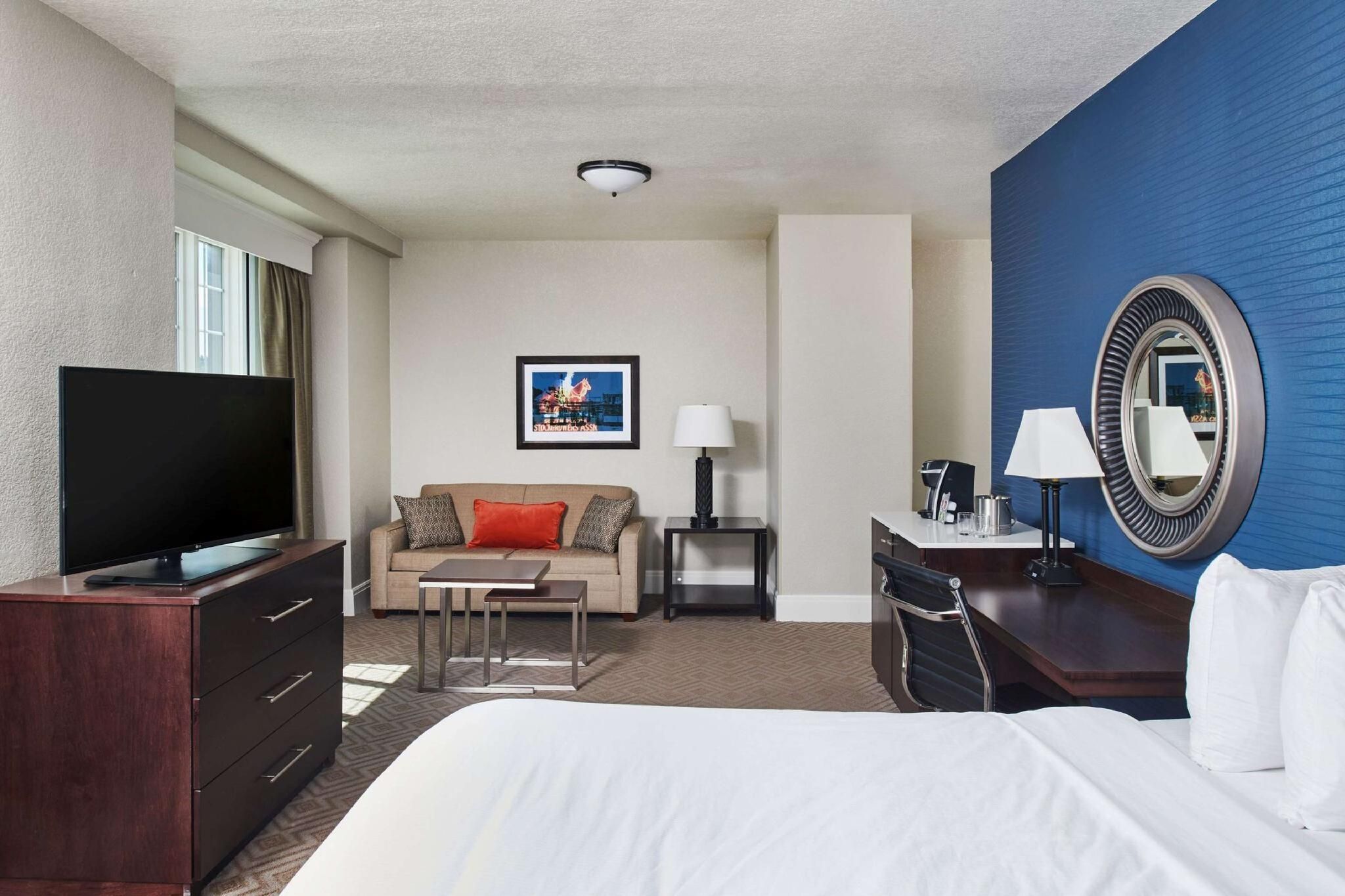 1 KING SPACIOUS JUNIOR SUITE