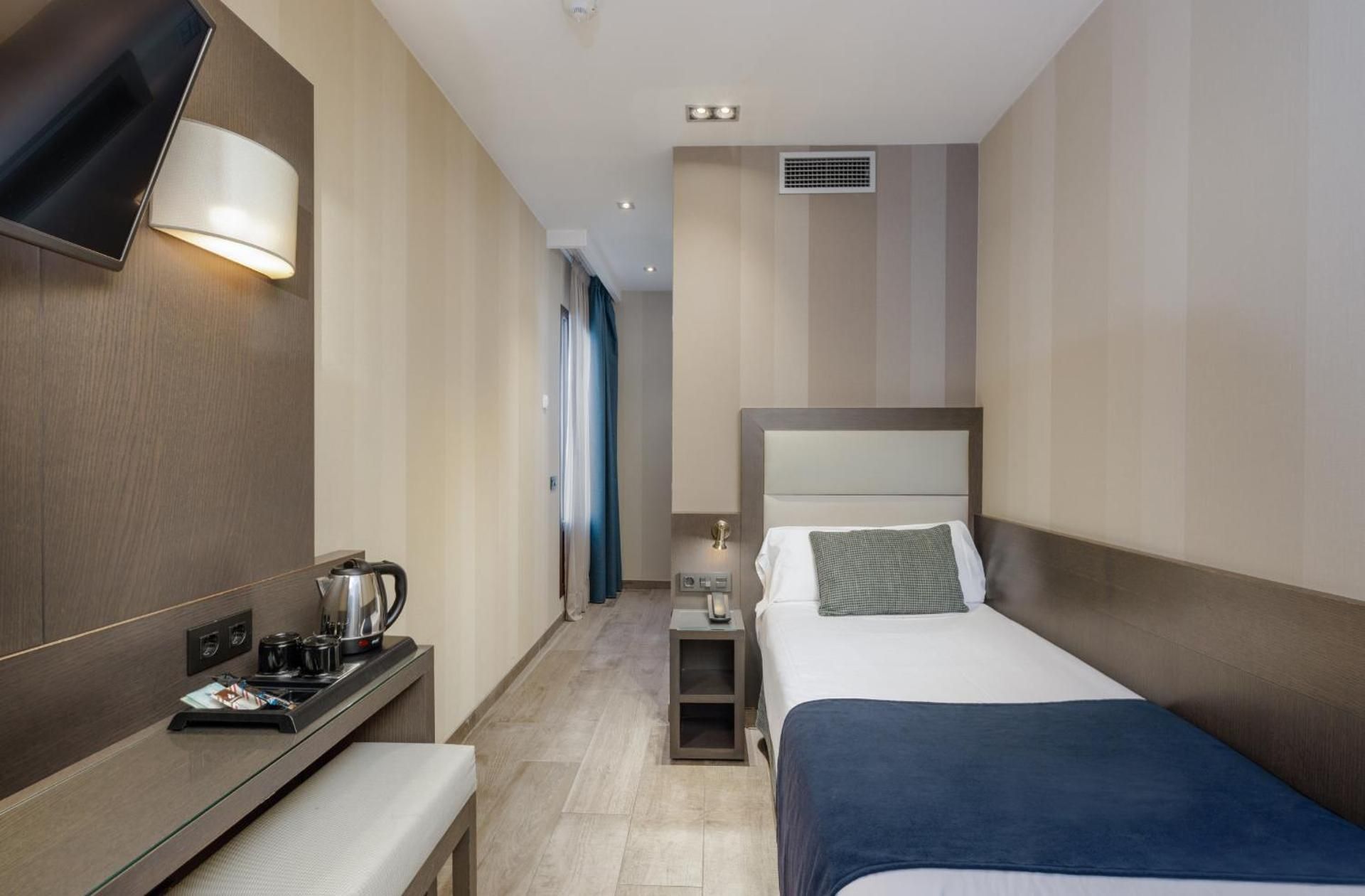 Reina Cristina Hotel Single