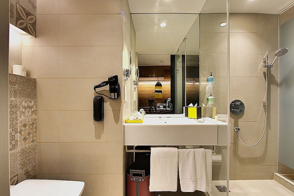 Radisson Bengaluru City Center Deluxe Room 6