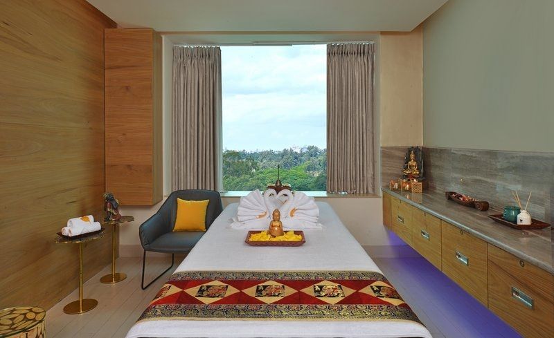 DOUBLE ROOM KING BED DOUBLE BED CITY VIEW WITH VIEW