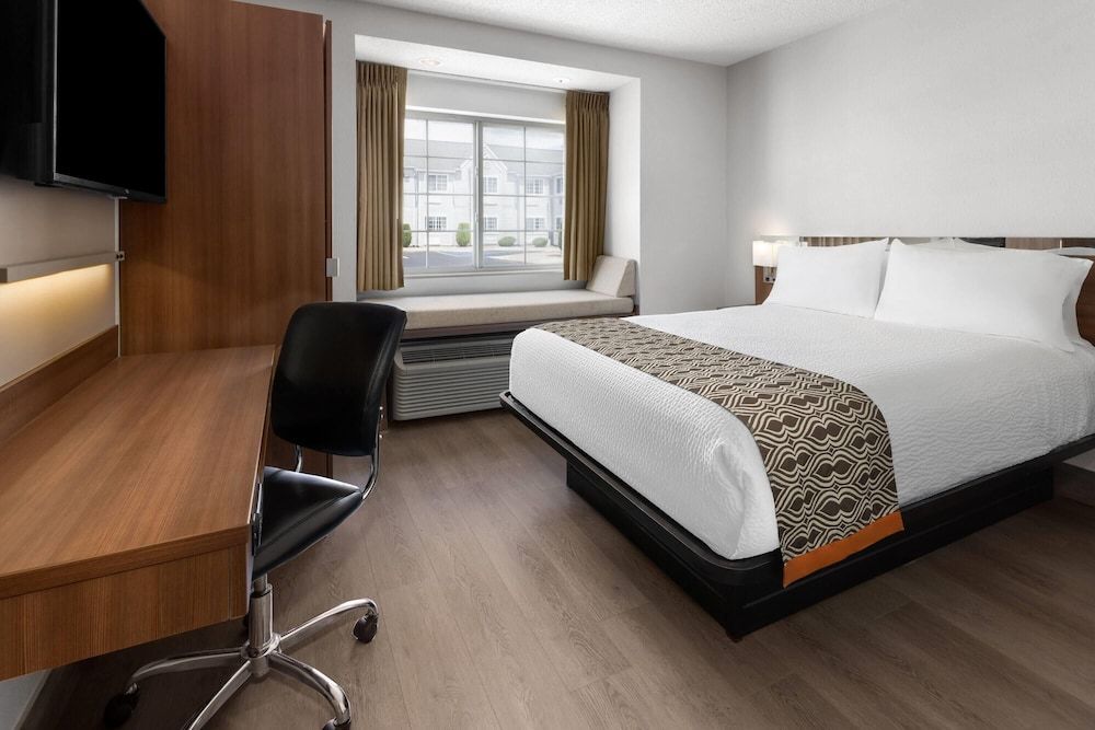 Standard Room, 1 Queen Bed
