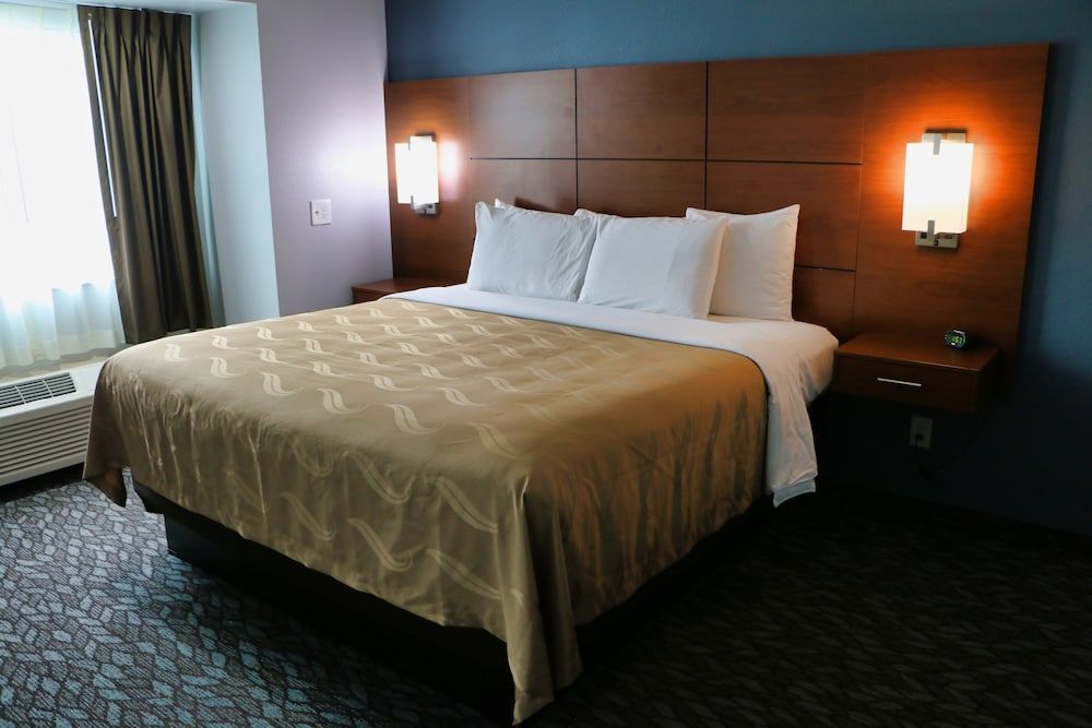 Suite, 1 King Bed with Sofa bed, Non Smoking