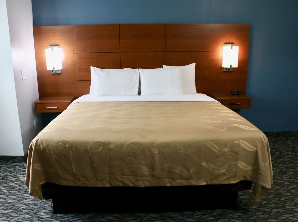 Suite, 1 King Bed with Sofa bed, Non Smoking
