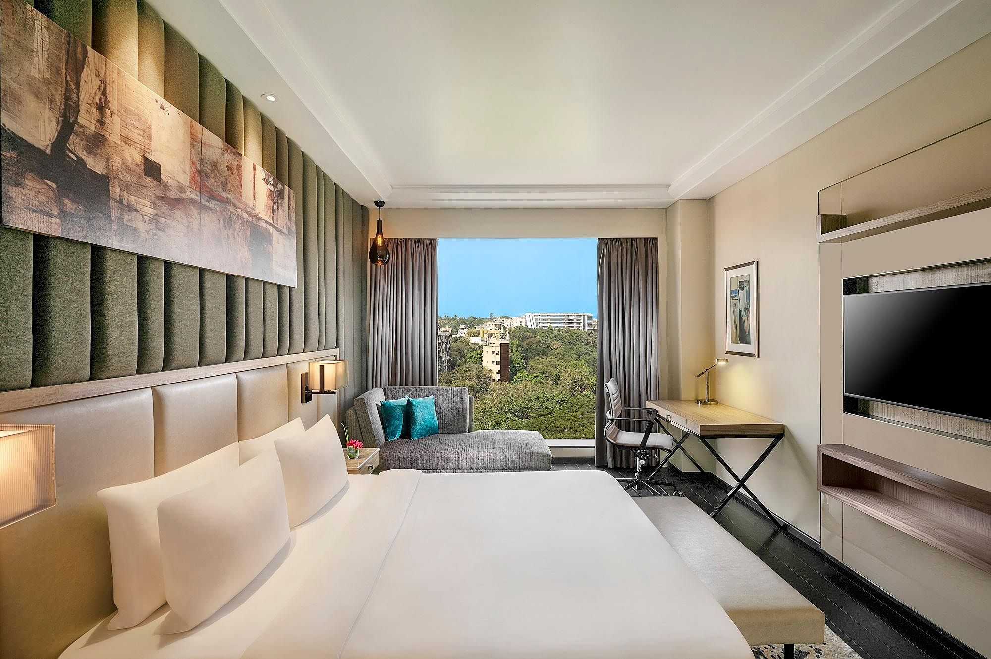 Radisson Mumbai Andheri MIDC Deluxe Room 5