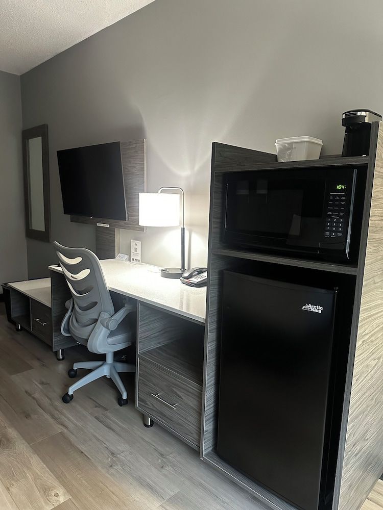 Days Inn & Suites by Wyndham Summerside Superior Room, 2 Queen Beds, Non Smoking 5