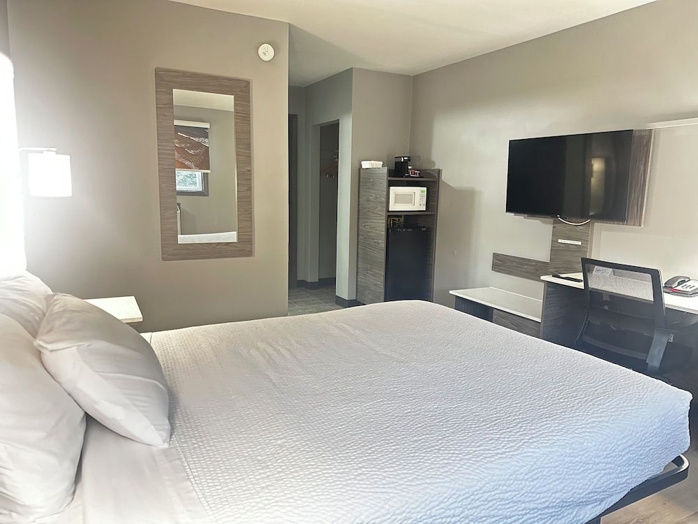 Room, 1 Queen Bed, Non Smoking (External Access Building)