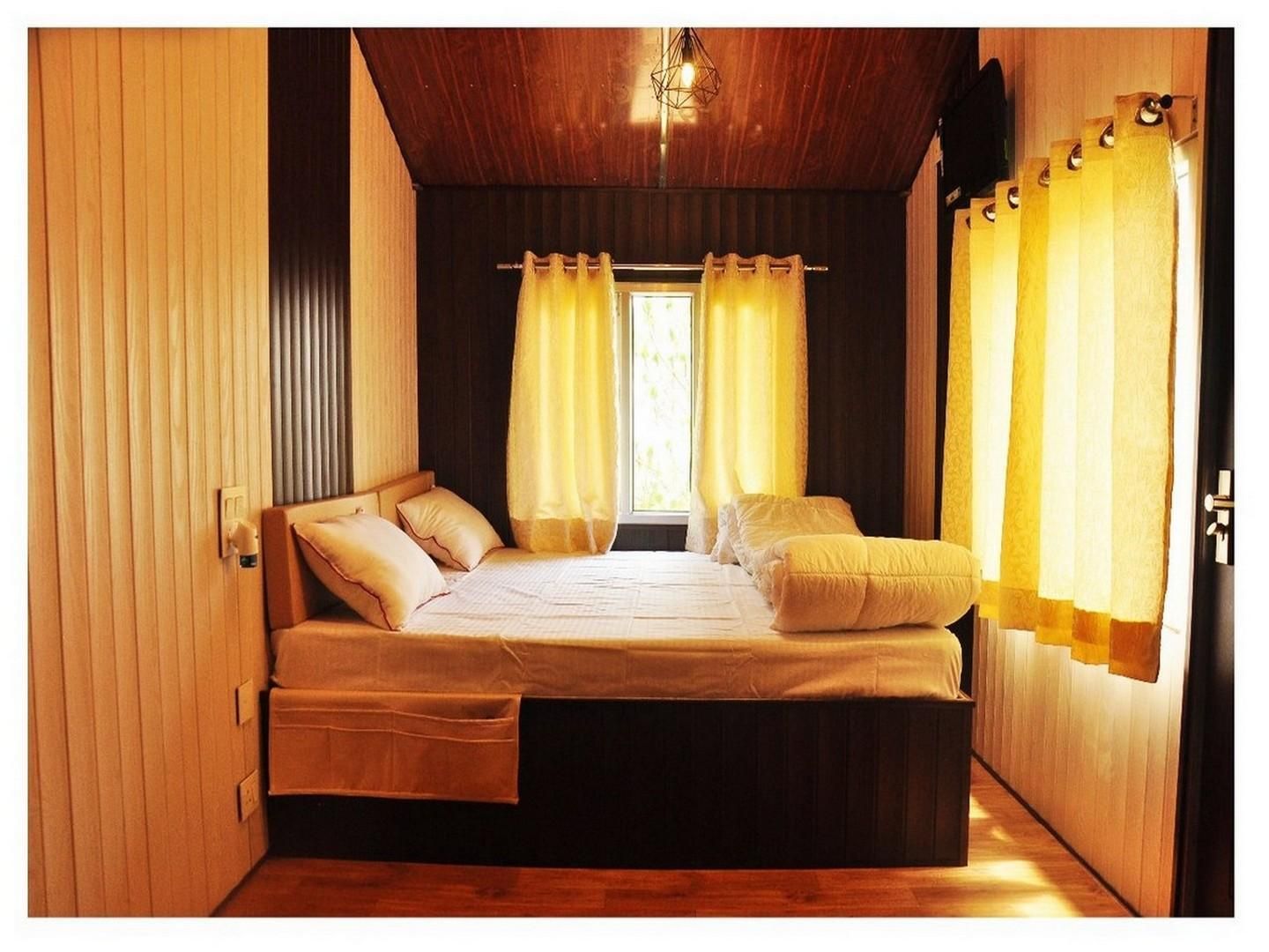 Deluxe Room with Balcony