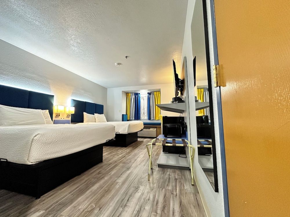 Room, 2 Queen Beds, Accessible, Non Smoking (Mobility Accessible)