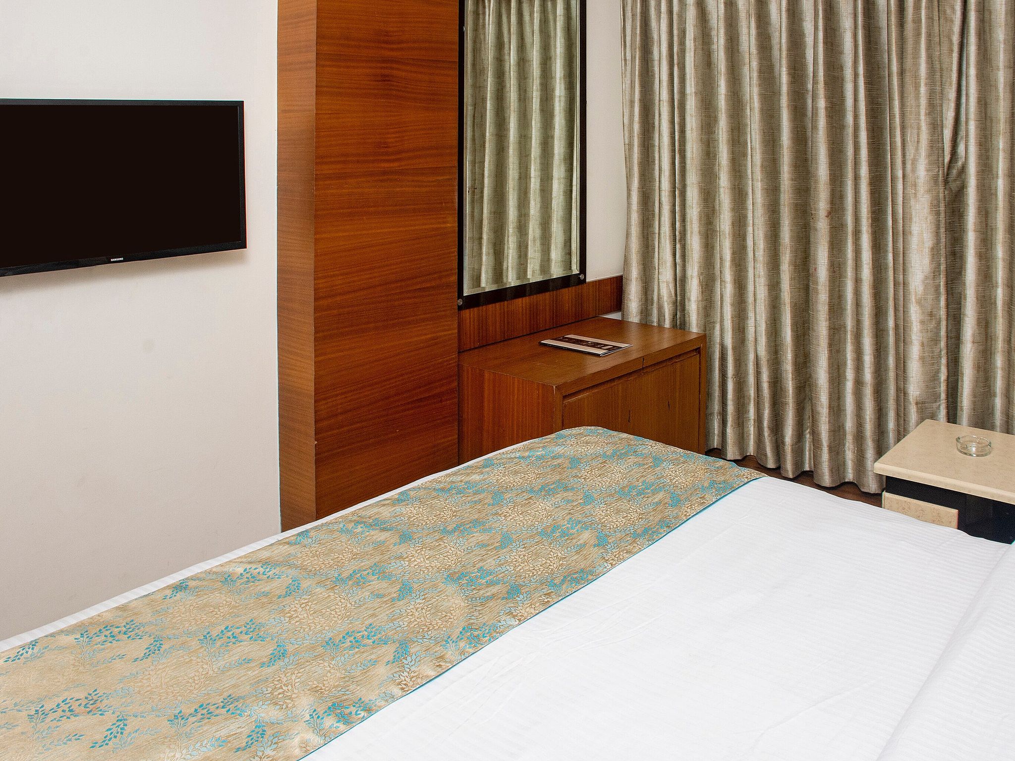 Hotel Meadows Deluxe Room 7